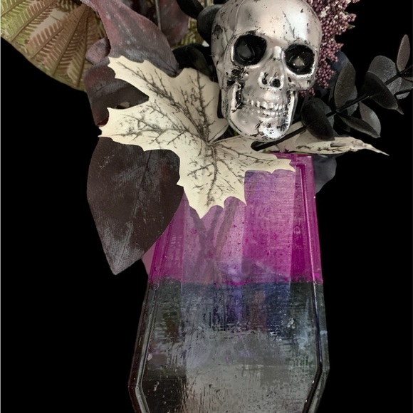 Handmade resin vase with Halloween themed faux florals - Picture 3 of 4